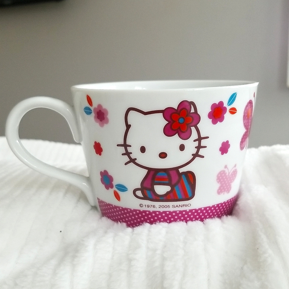 Hello Kitty 2005 Ceramic Mug - Picture 1 of 4